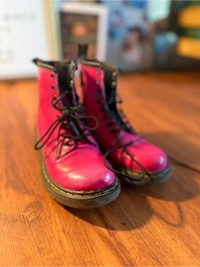 🌸 Dr. Martens Delaney Pink Patent Leather Boots Girls Size US 1 Side Zip